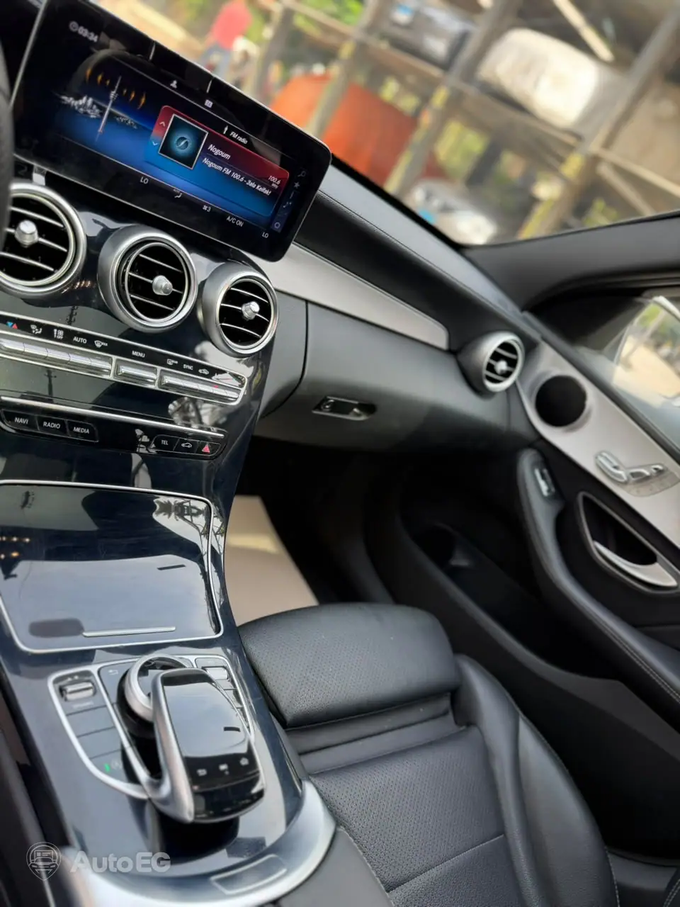 Mercedes-Benz C180 ٢٠١٩ – الصورة 13 من 23