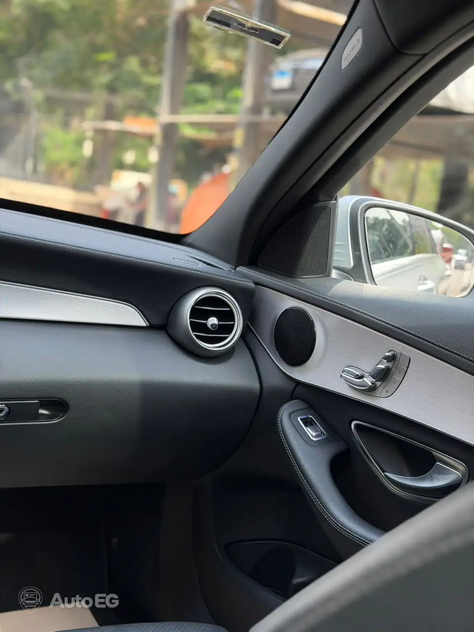 Mercedes-Benz C180 ٢٠١٩ – الصورة 17 من 23