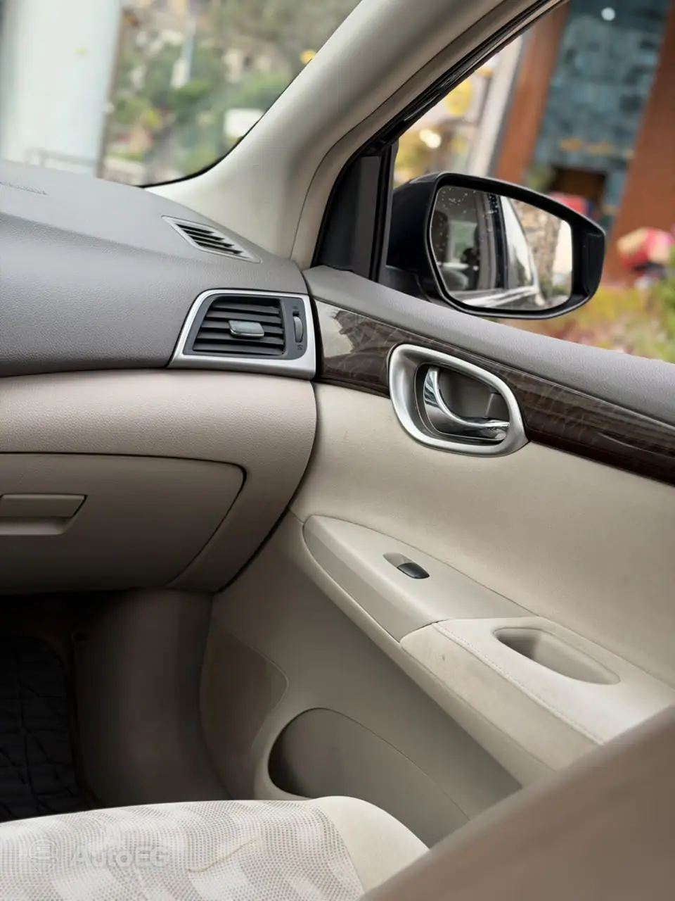 Nissan Sentra ٢٠١٦ – الصورة 15 من 24