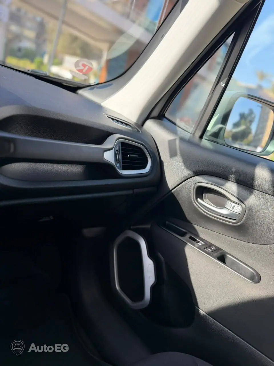 Jeep Renegade ٢٠٢١ – الصورة 15 من 23