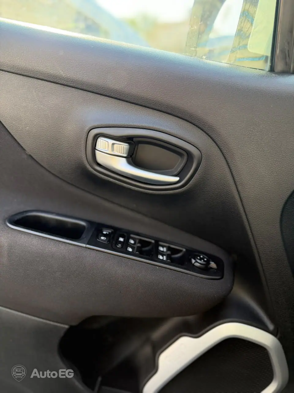 Jeep Renegade ٢٠٢١ – الصورة 21 من 23