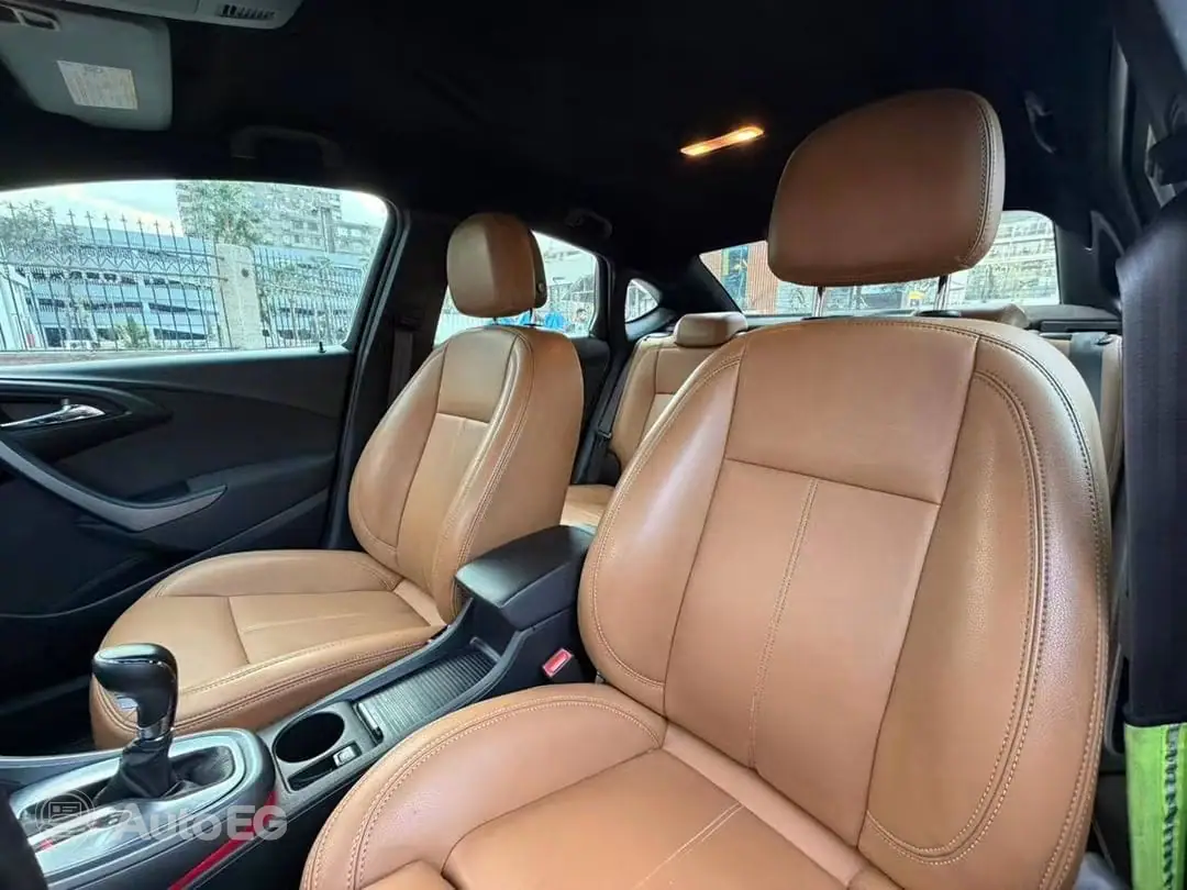 Opel Astra ٢٠١٦ – الصورة 16 من 17
