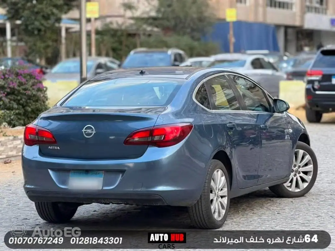 Opel Astra ٢٠١٦ – الصورة 2 من 17
