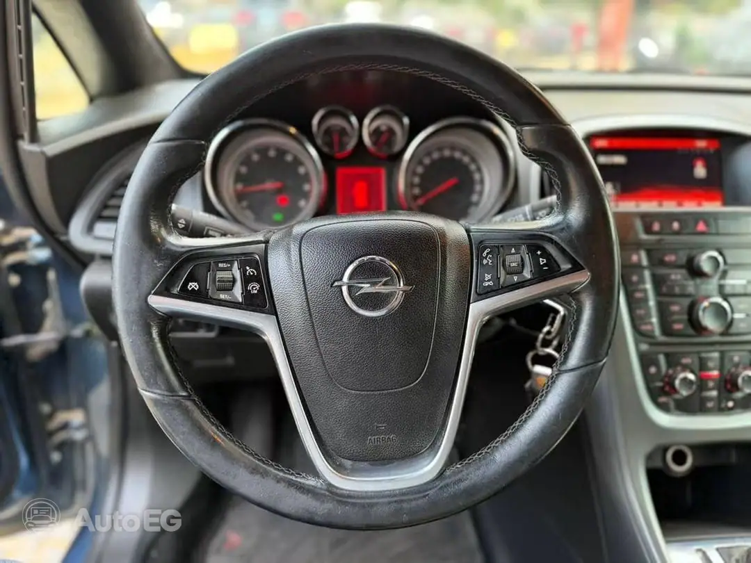 Opel Astra ٢٠١٦ – الصورة 13 من 17
