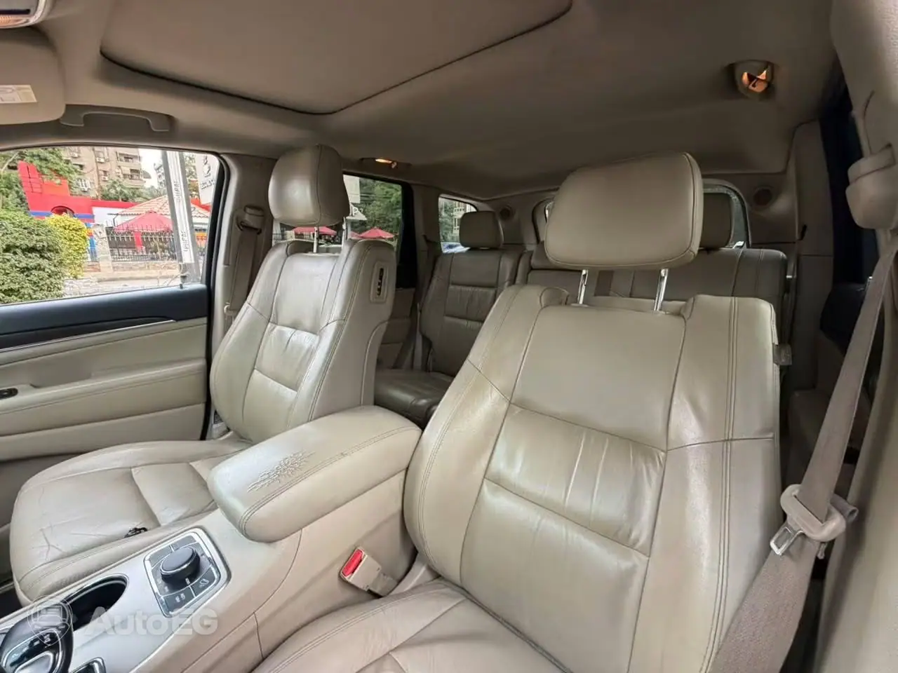 Jeep Grand Cherokee ٢٠١٧ – الصورة 18 من 19