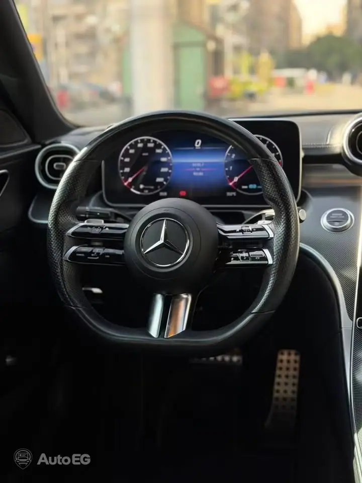 Mercedes-Benz C200 ٢٠٢٢ – الصورة 17 من 21