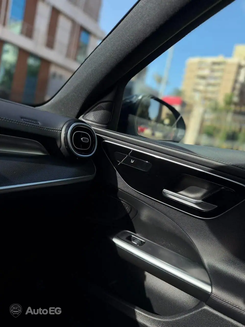 Mercedes-Benz C200 ٢٠٢٢ – الصورة 14 من 21