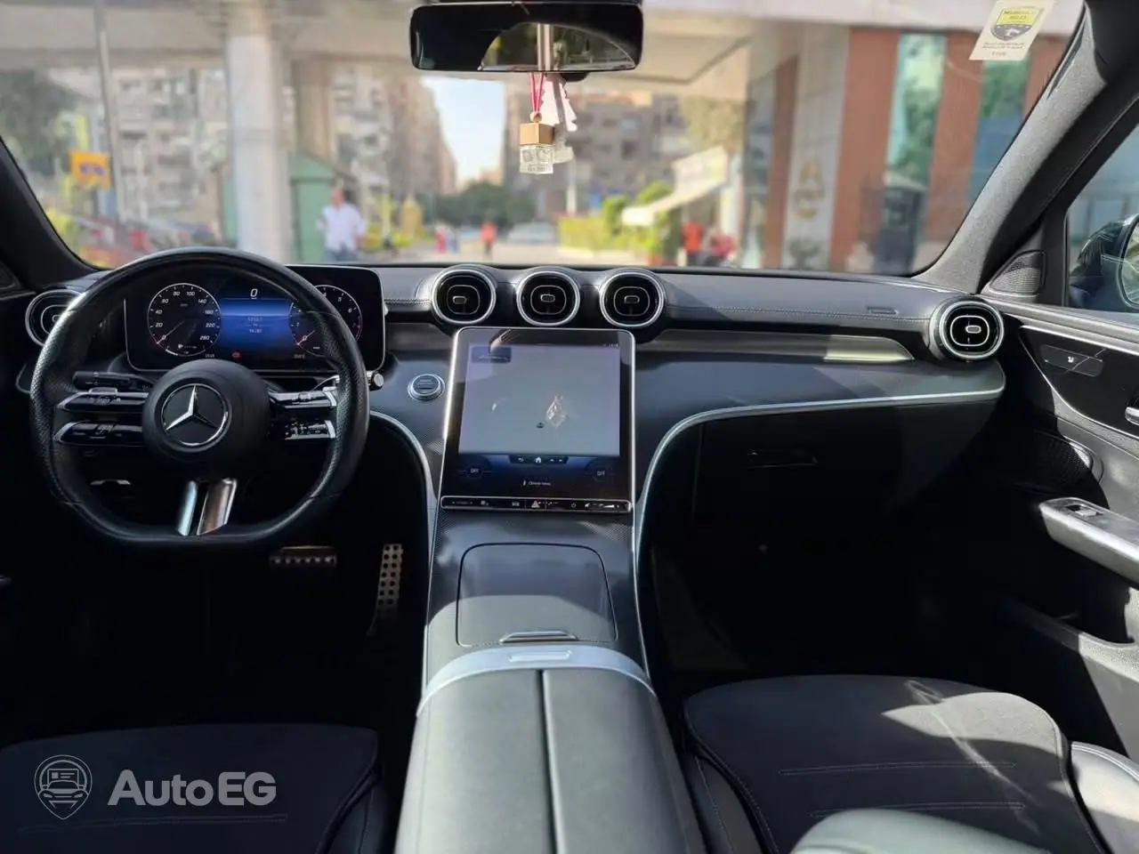 Mercedes-Benz C200 ٢٠٢٢ – الصورة 10 من 21