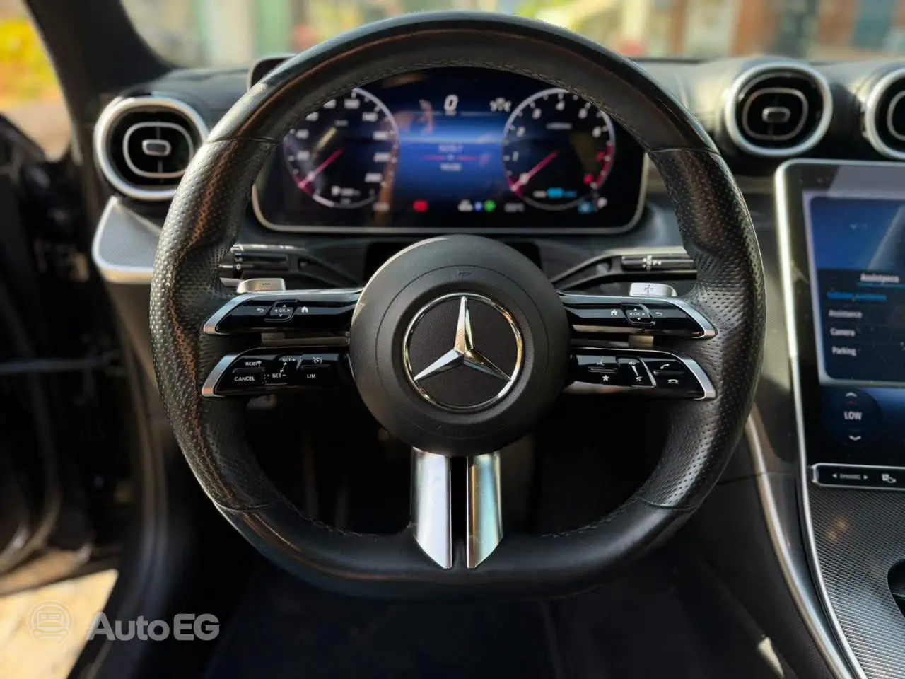 Mercedes-Benz C200 ٢٠٢٢ – الصورة 18 من 21