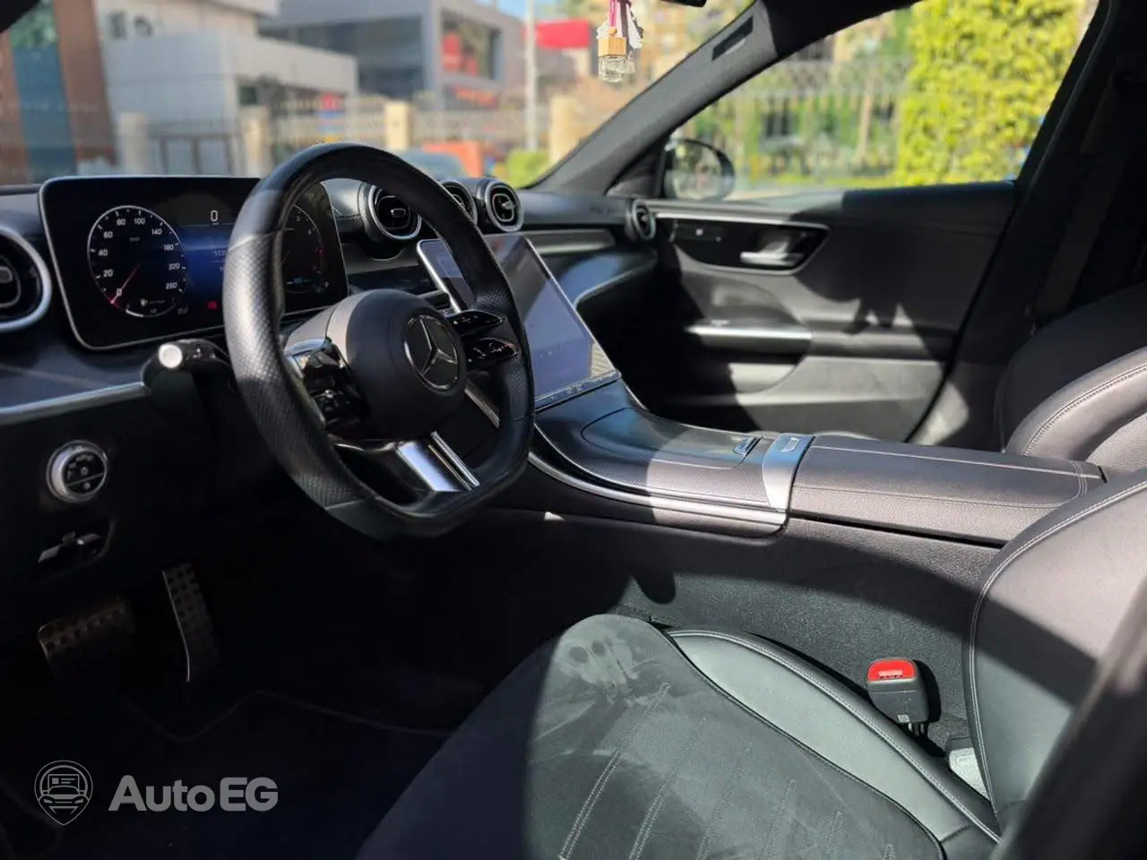 Mercedes-Benz C200 ٢٠٢٢ – الصورة 12 من 21