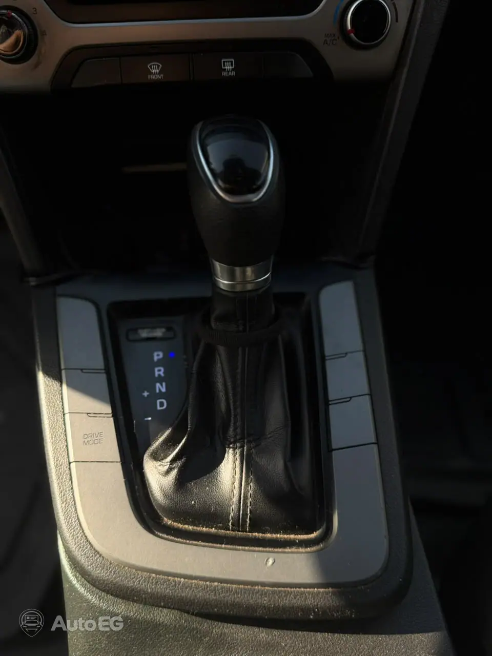 Hyundai Elantra AD ٢٠١٩ – الصورة 12 من 14