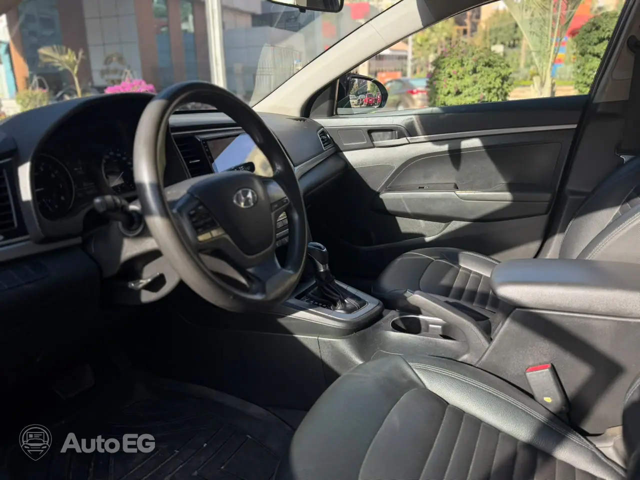 Hyundai Elantra AD ٢٠١٩ – الصورة 7 من 14