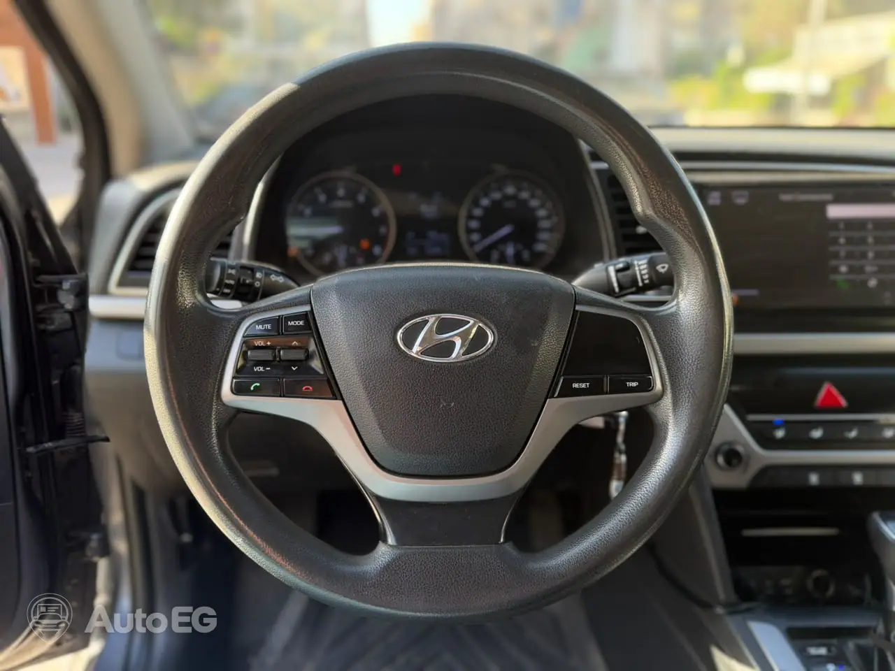 Hyundai Elantra AD ٢٠١٩ – الصورة 10 من 14