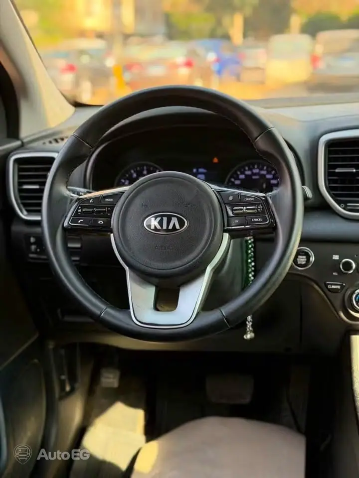 Kia Sportage ٢٠٢٢ – الصورة 14 من 18