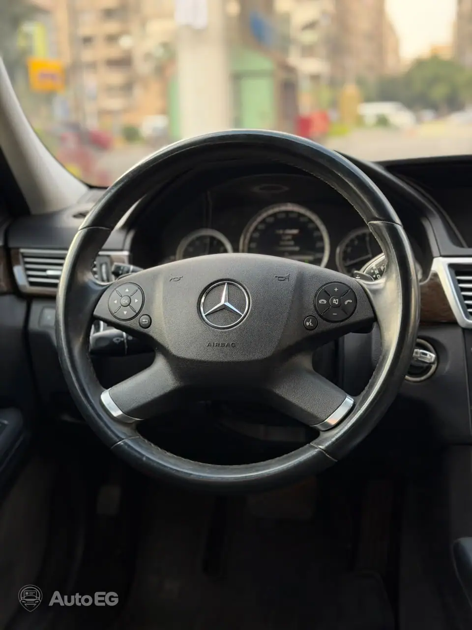 Mercedes-Benz E200 ٢٠١٣ – الصورة 18 من 23