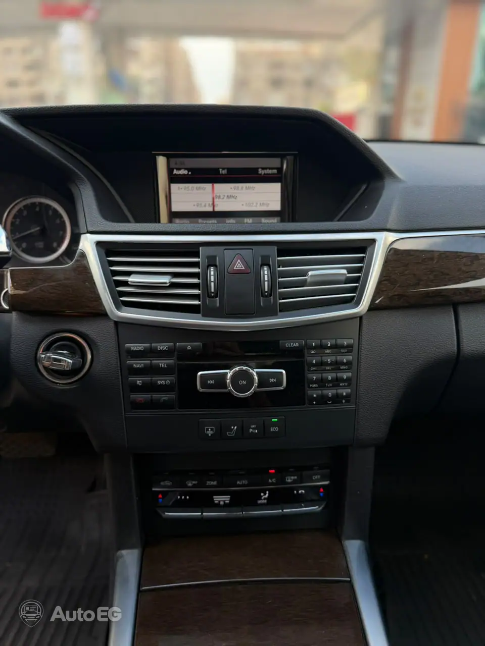 Mercedes-Benz E200 ٢٠١٣ – الصورة 17 من 23