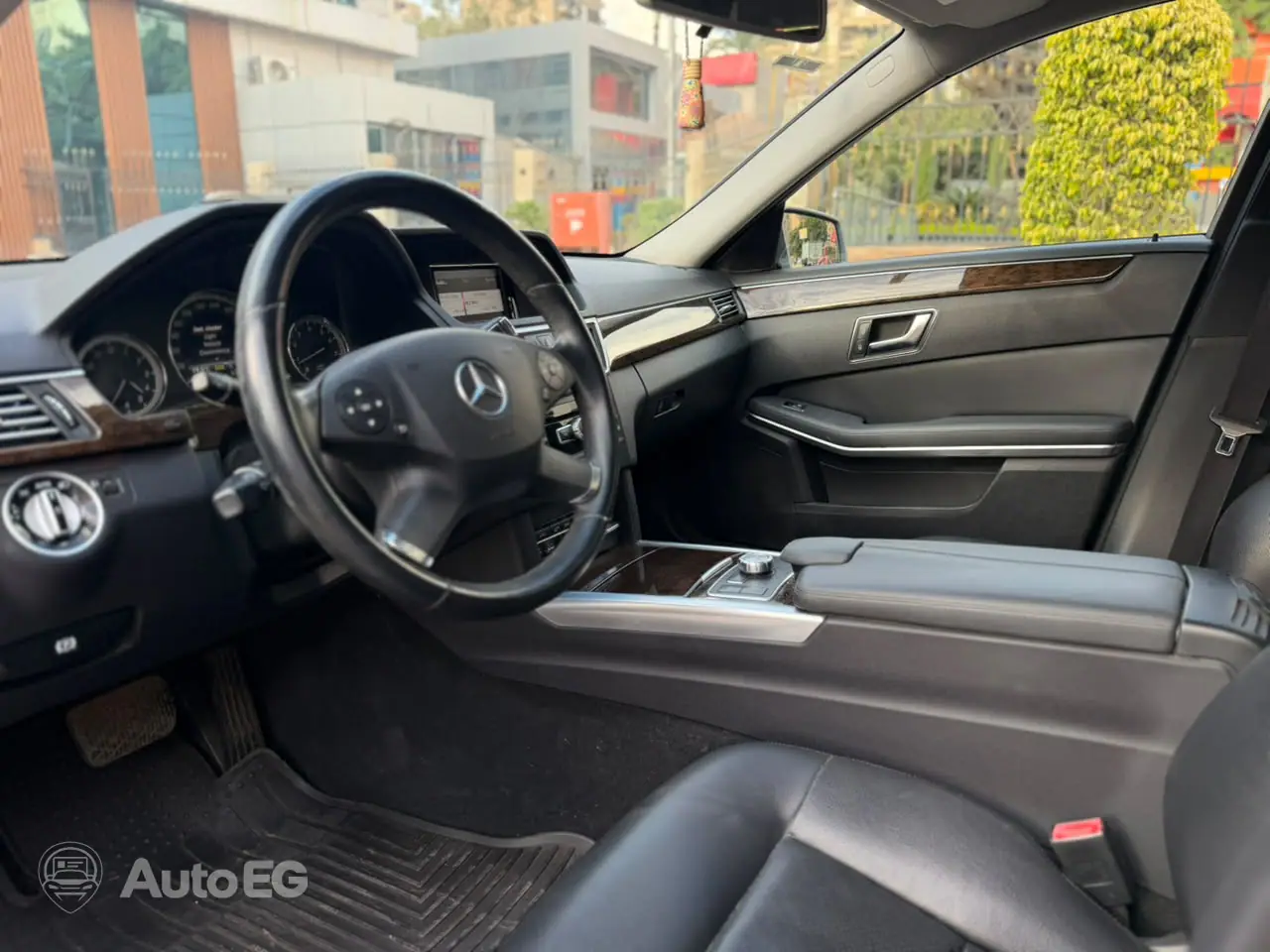 Mercedes-Benz E200 ٢٠١٣ – الصورة 12 من 23