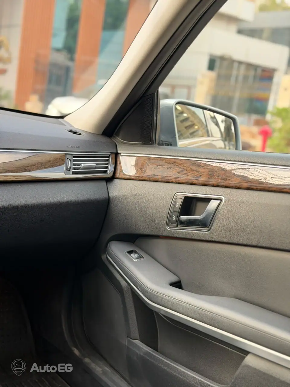Mercedes-Benz E200 ٢٠١٣ – الصورة 15 من 23