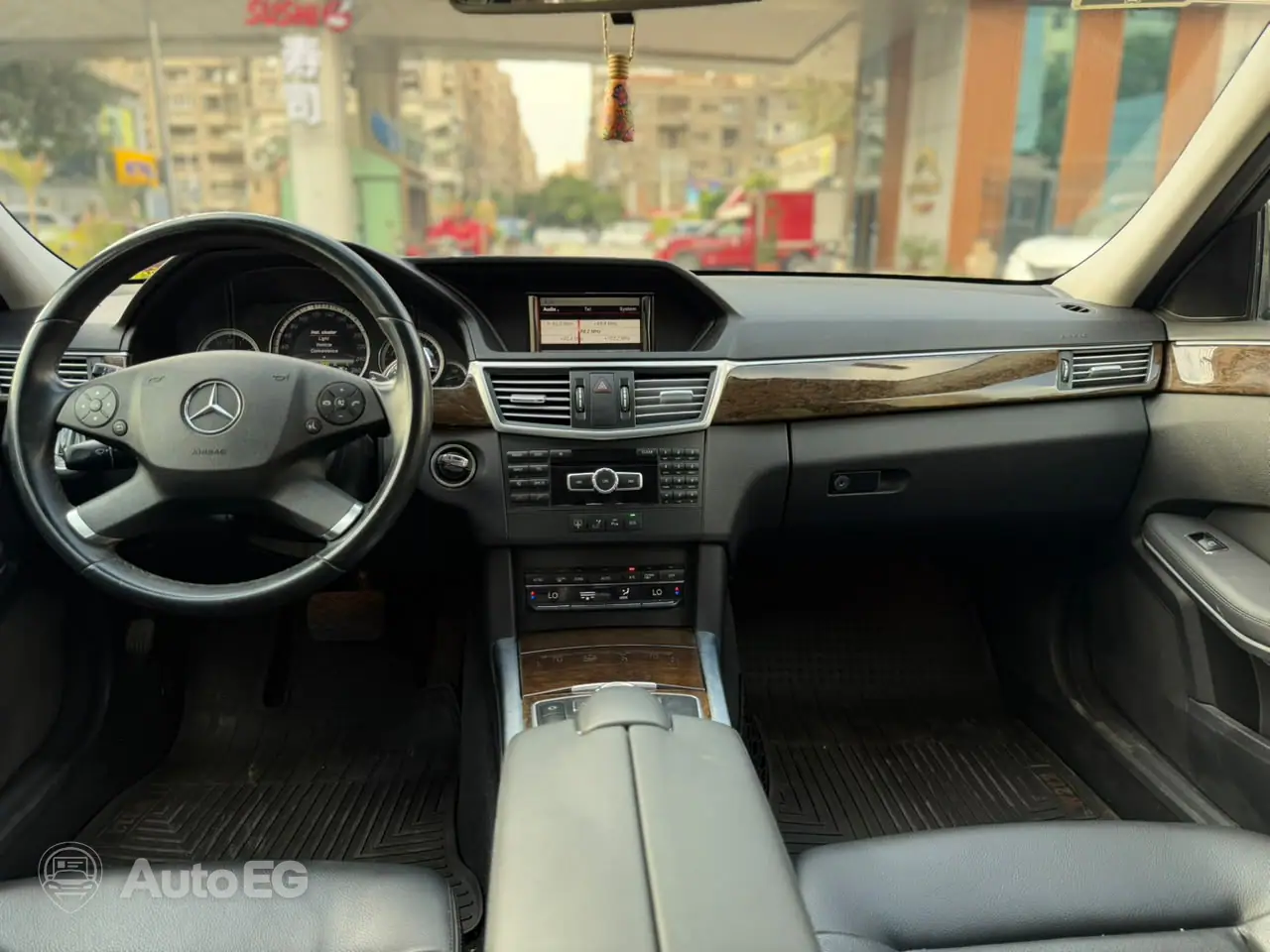 Mercedes-Benz E200 ٢٠١٣ – الصورة 10 من 23