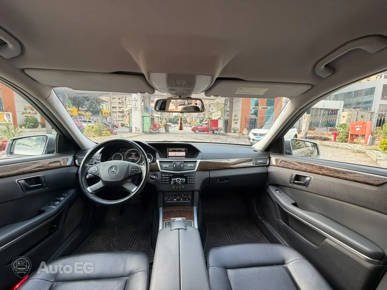 Mercedes-Benz E200 ٢٠١٣ – الصورة 9 من 23