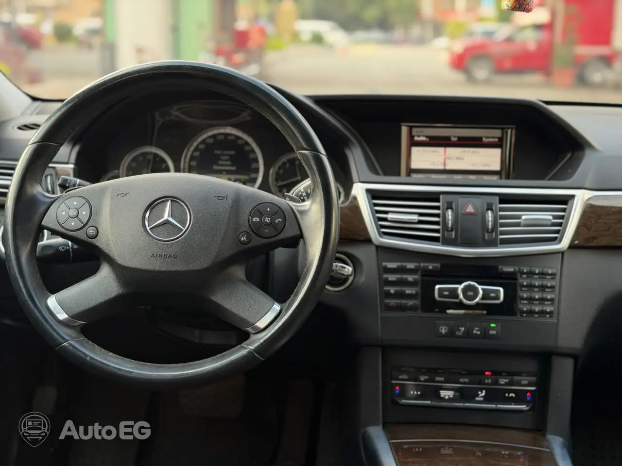 Mercedes-Benz E200 ٢٠١٣ – الصورة 16 من 23