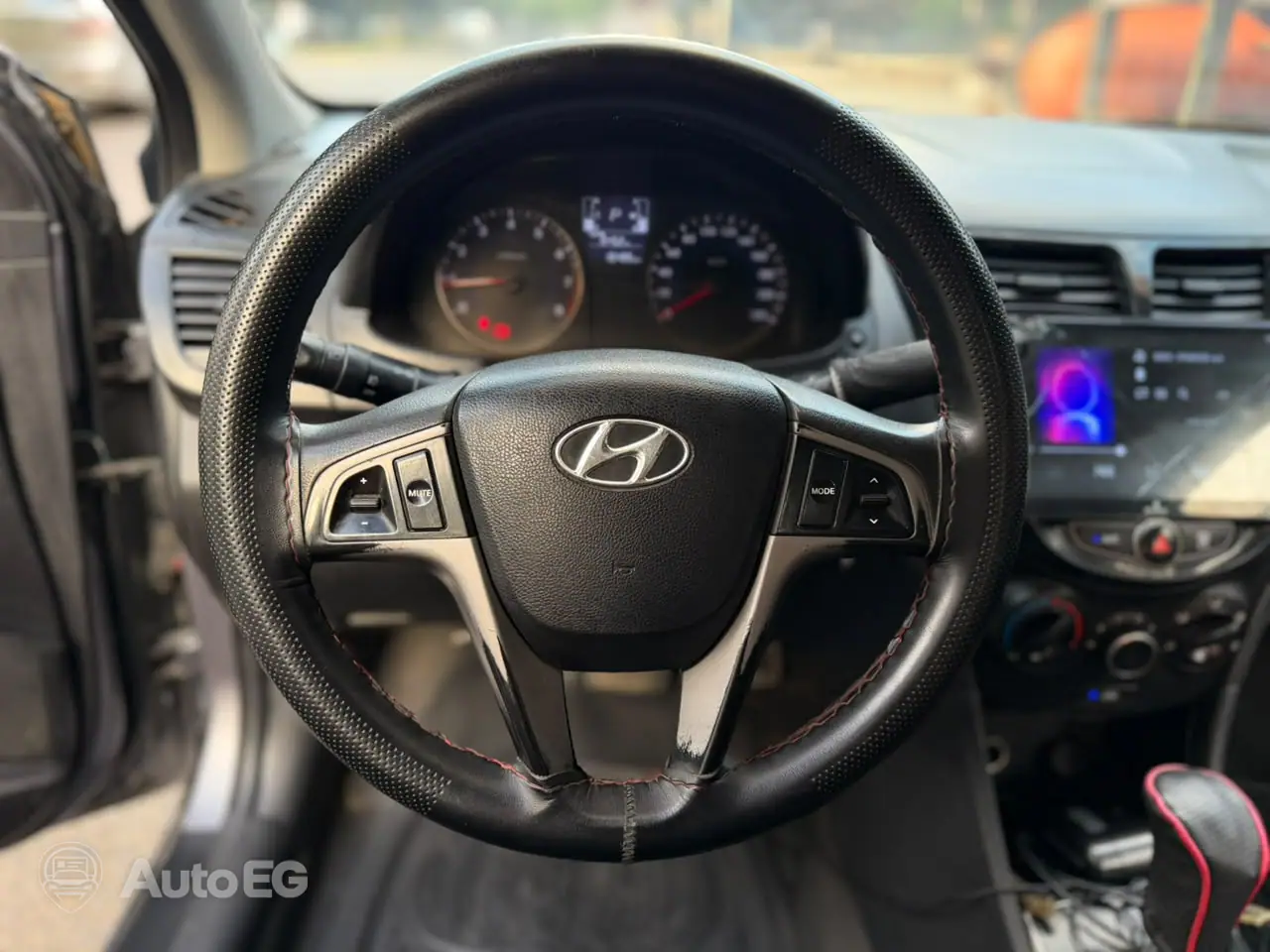 Hyundai Accent RB ٢٠١٦ – الصورة 13 من 15