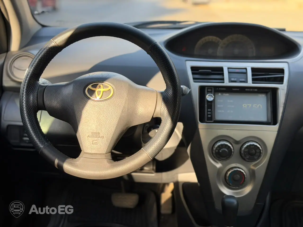 Toyota Yaris ٢٠٠٧ – الصورة 13 من 20