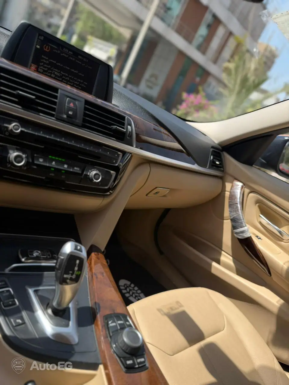 BMW 318I ٢٠١٦ – الصورة 14 من 24