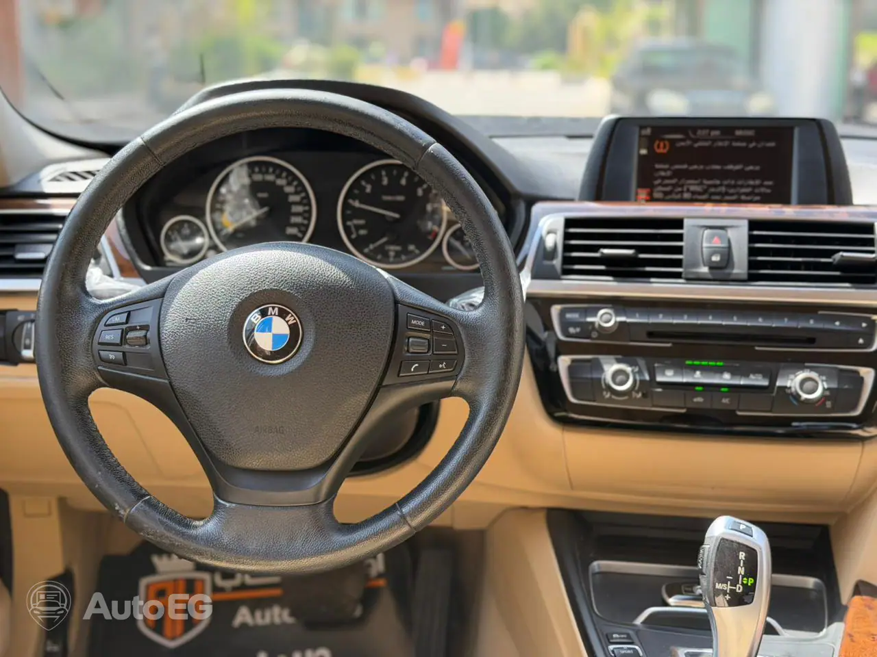 BMW 318I ٢٠١٦ – الصورة 16 من 24