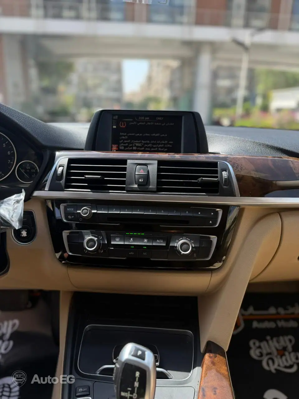 BMW 318I ٢٠١٦ – الصورة 17 من 24