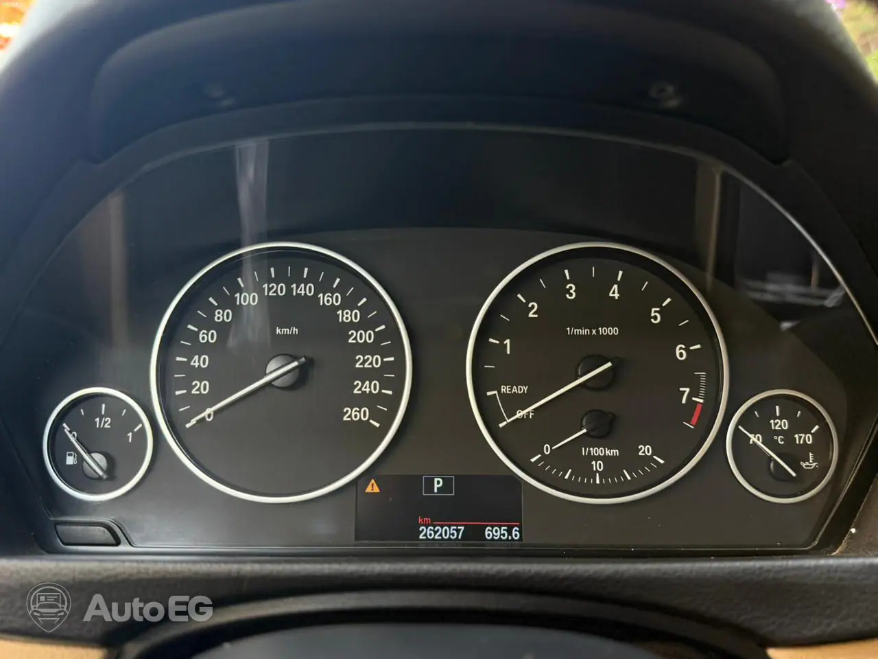 BMW 318I ٢٠١٦ – الصورة 20 من 24
