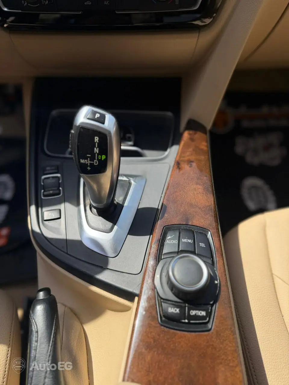 BMW 318I ٢٠١٦ – الصورة 21 من 24