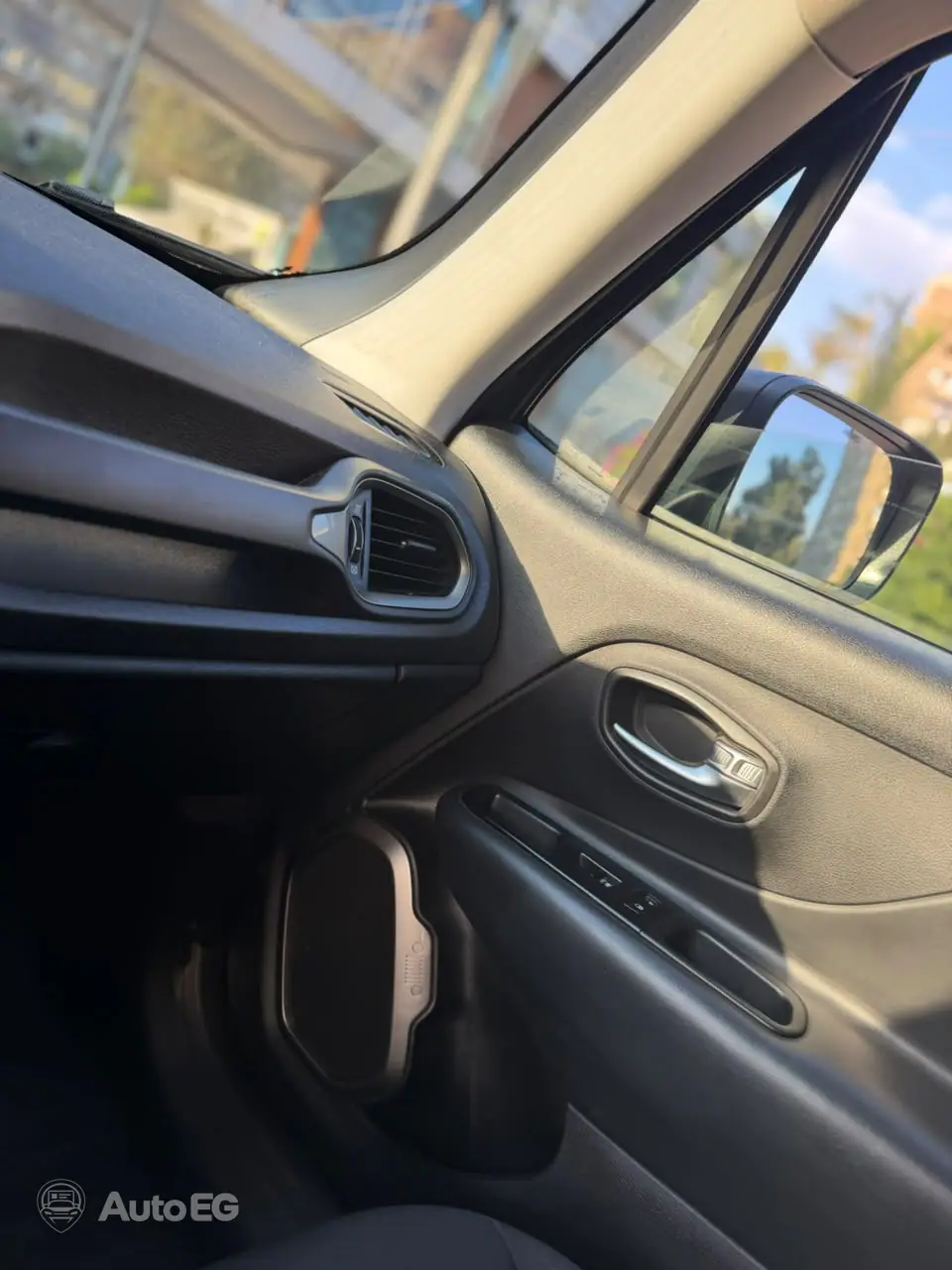 Jeep Renegade ٢٠٢٢ – الصورة 11 من 21