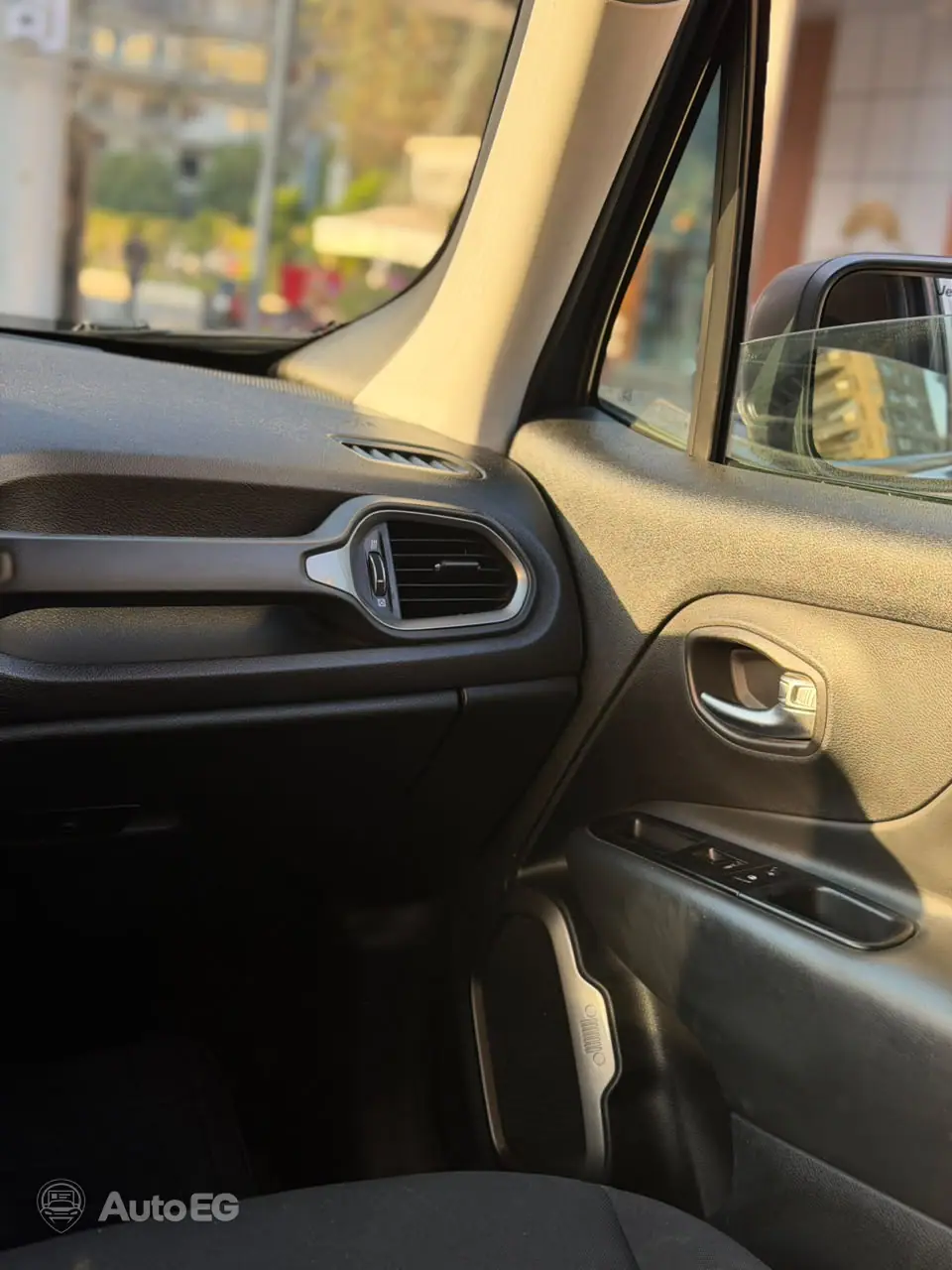 Jeep Renegade ٢٠٢٢ – الصورة 12 من 21