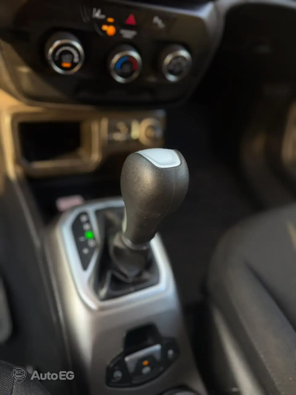 Jeep Renegade ٢٠٢٢ – الصورة 19 من 21