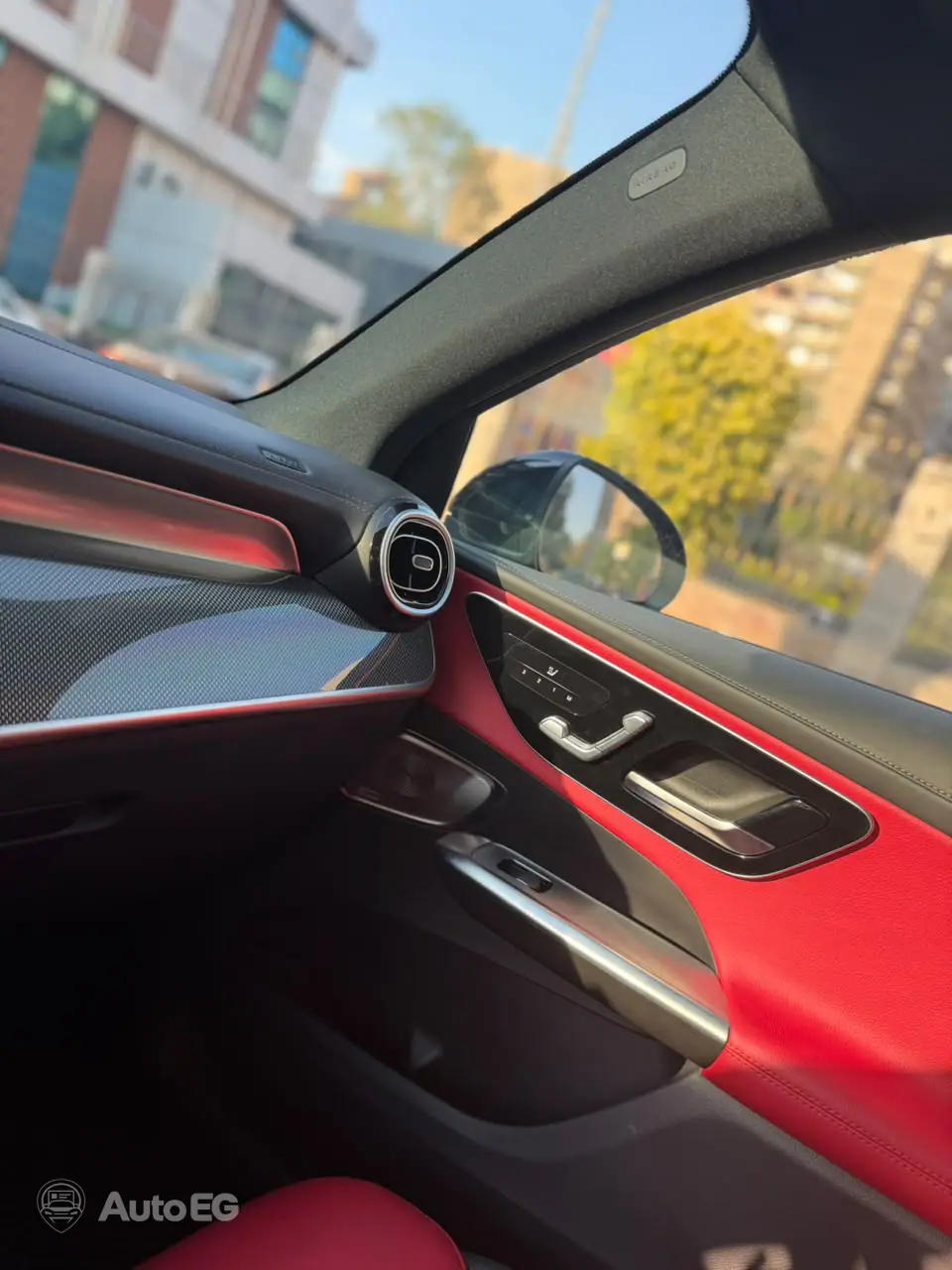 Mercedes-Benz GLC200 Coupe ٢٠٢٤ – الصورة 13 من 24