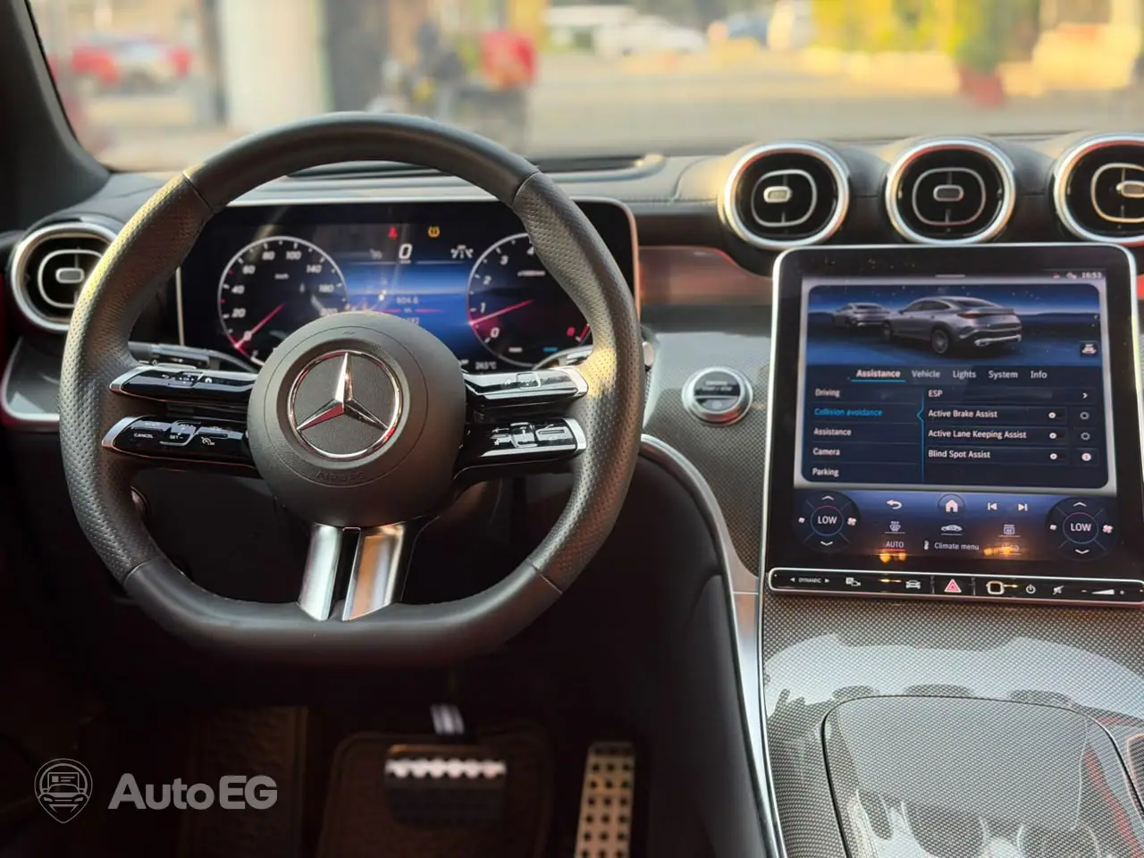 Mercedes-Benz GLC200 Coupe ٢٠٢٤ – الصورة 17 من 24