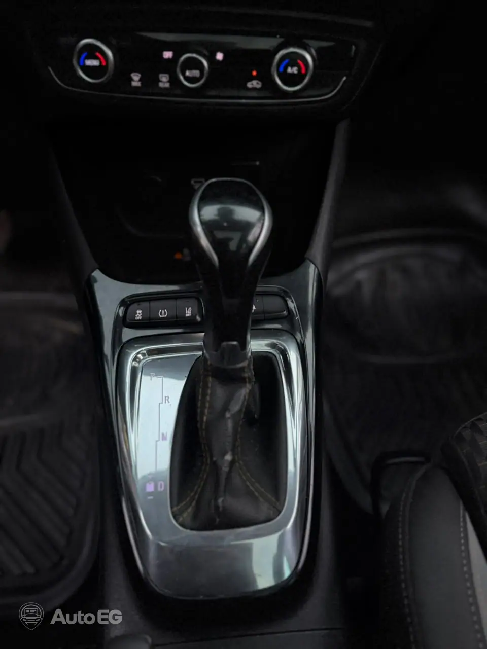 Opel Crossland ٢٠٢٠ – الصورة 20 من 23
