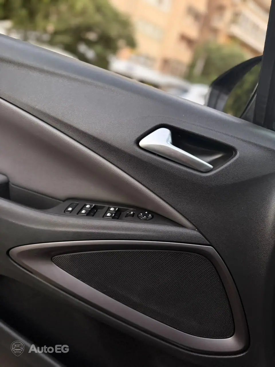 Opel Crossland ٢٠٢٠ – الصورة 21 من 23